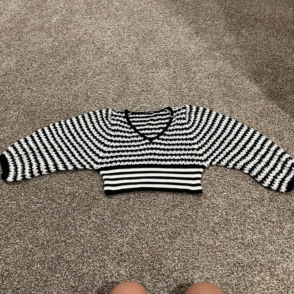 Fashion nova black and white cropped sweater